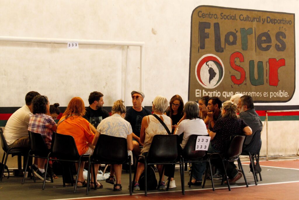 Debate en el Centro Cultural Flores Sur