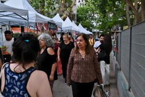 feria de la economía social y solidaria en espacios públicos del barrio de Balvanera.