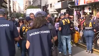 Operativo contra migrantes en Once