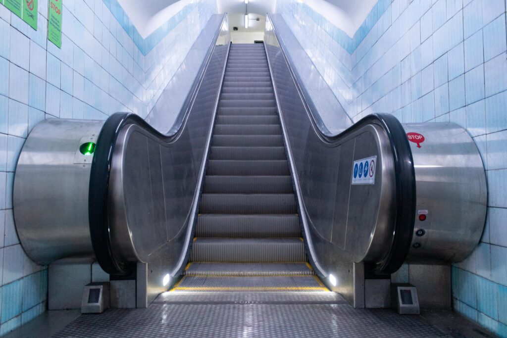 Renovación de escaleras mecánicas en el subte de la Ciudad de Buenos Aires